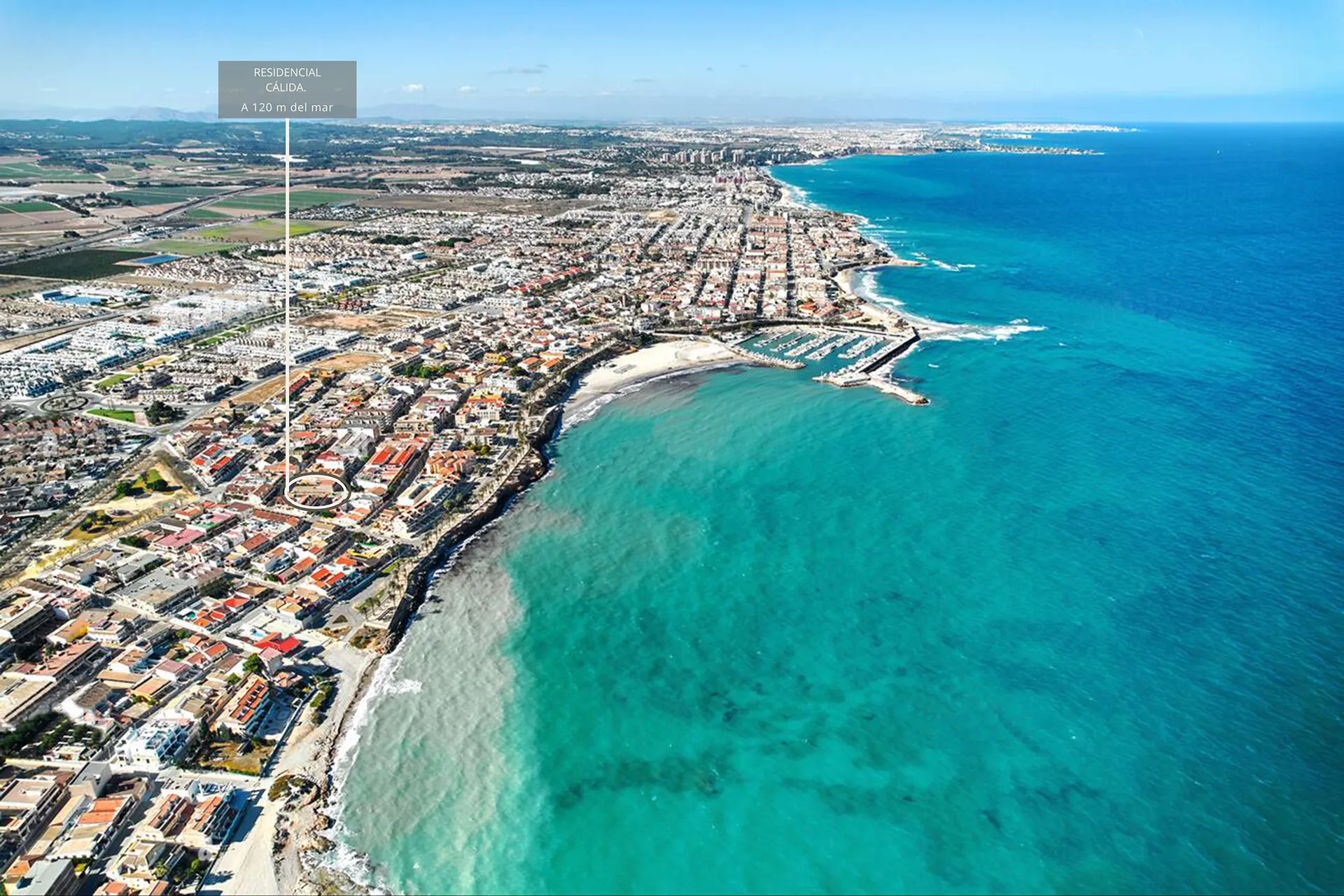 Vista aérea de la ubicación de Residencial Cálida en Torre de la Horadada, a 120 metros del mar